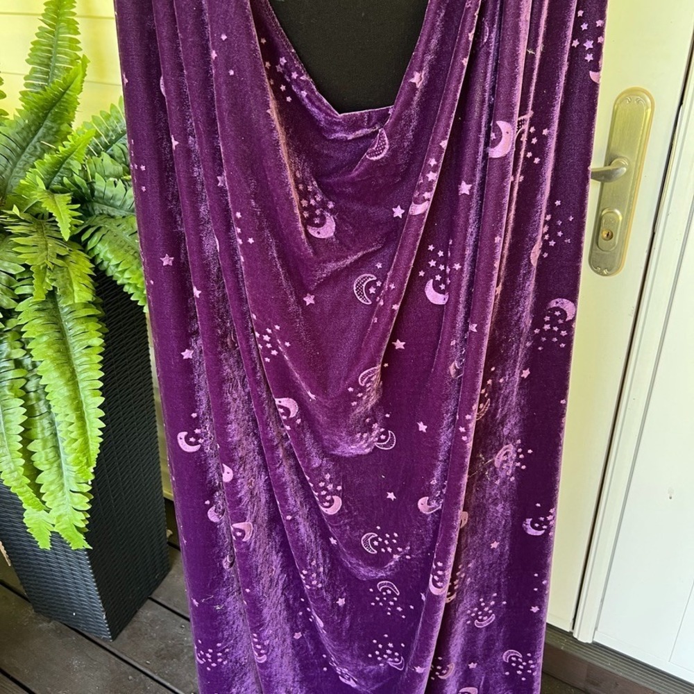 Spirit Halloween Celestial Velvet Cape Plus Sz Purple Moon Stars Whimsigoth Witc - Picture 6 of 9